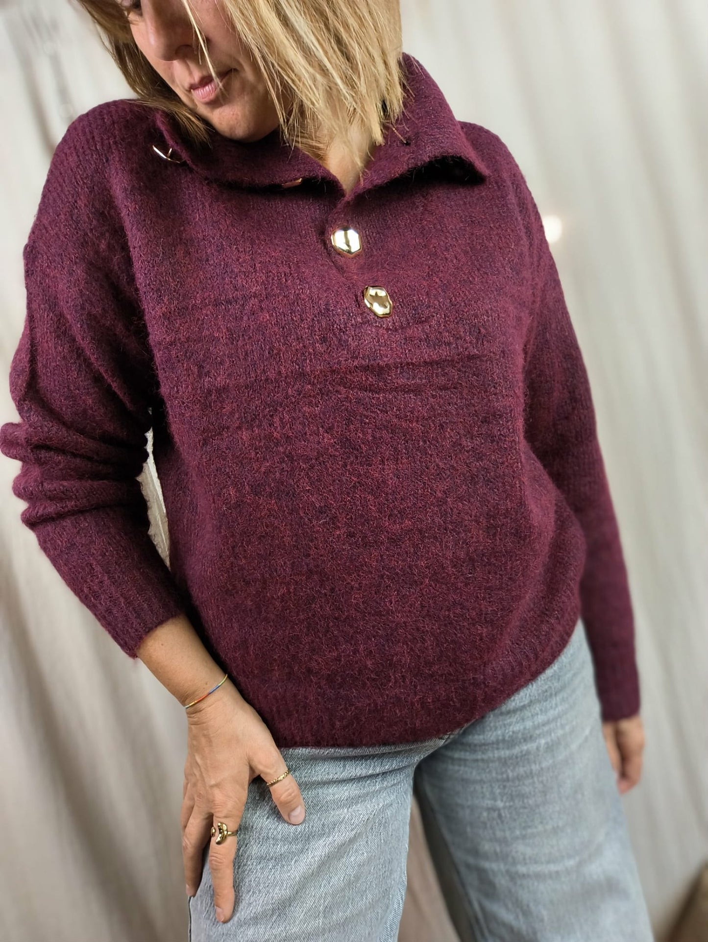 سترة بأزرار ذهبية