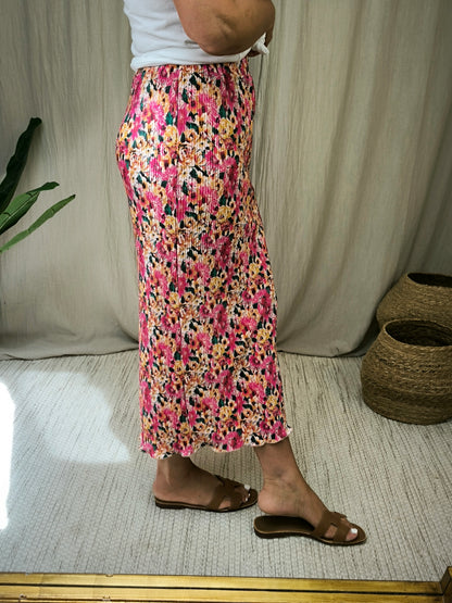 تنورة قلم رصاص مزينة بالزهور | معرض أديكت 