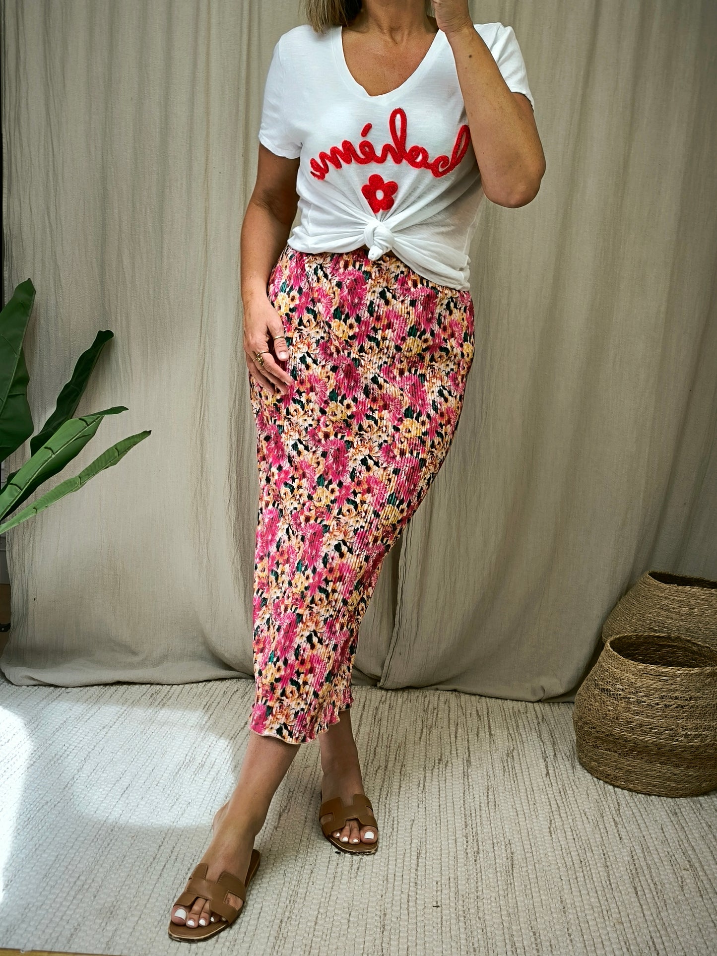 تنورة قلم رصاص مزينة بالزهور | معرض أديكت 