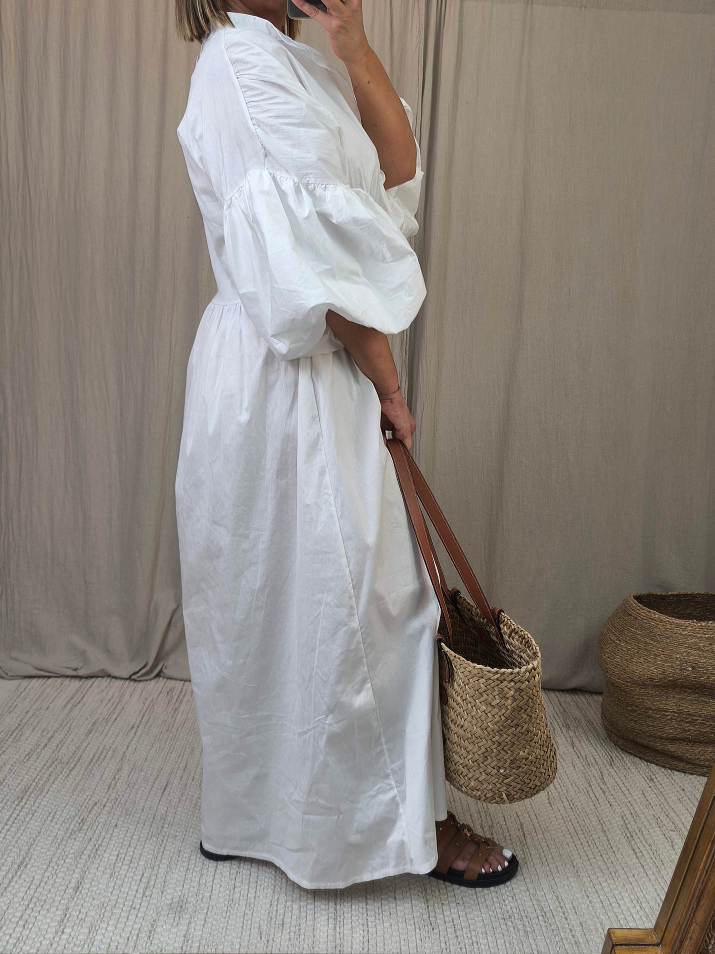 فستان بأكمام منفوخة 