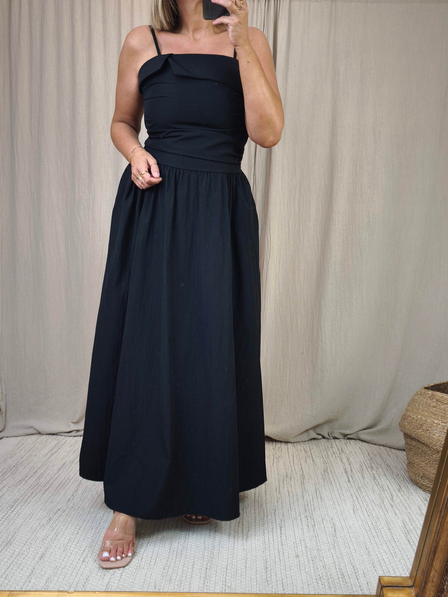 فستان بدون حمالات 