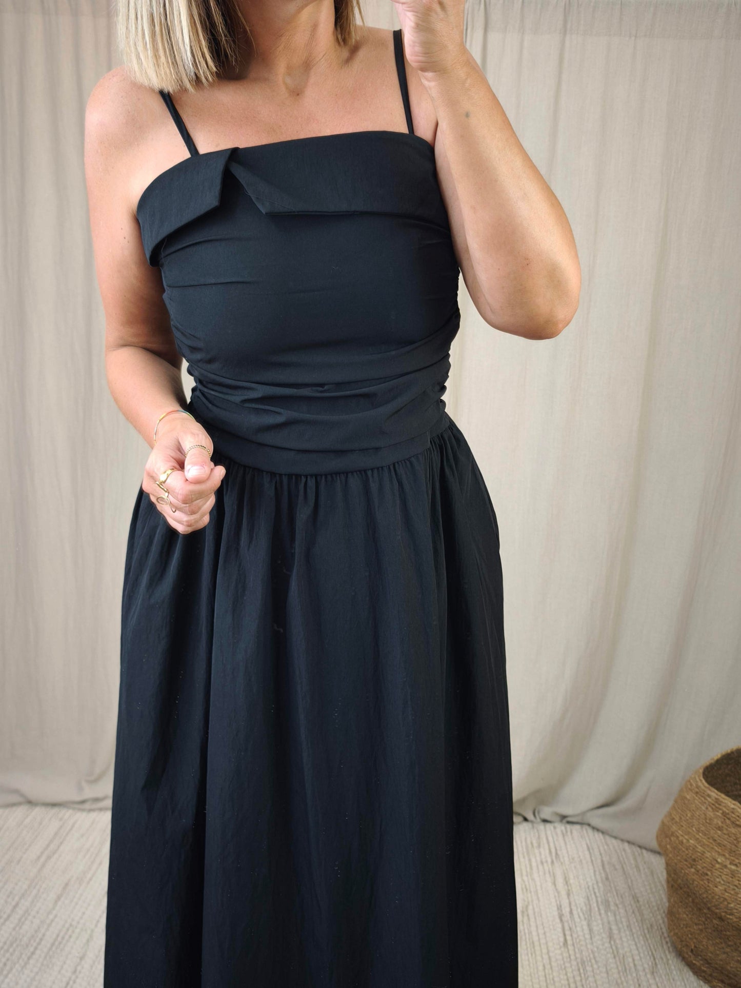 فستان بدون حمالات 