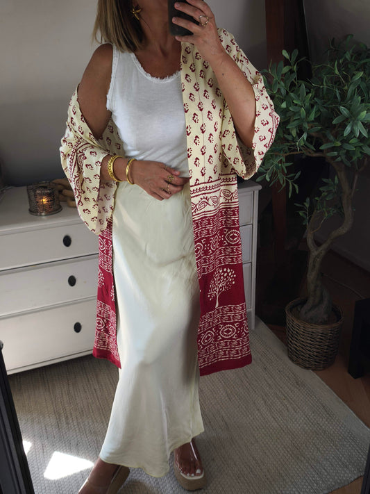 تنورة من الساتان الفسكوزي 