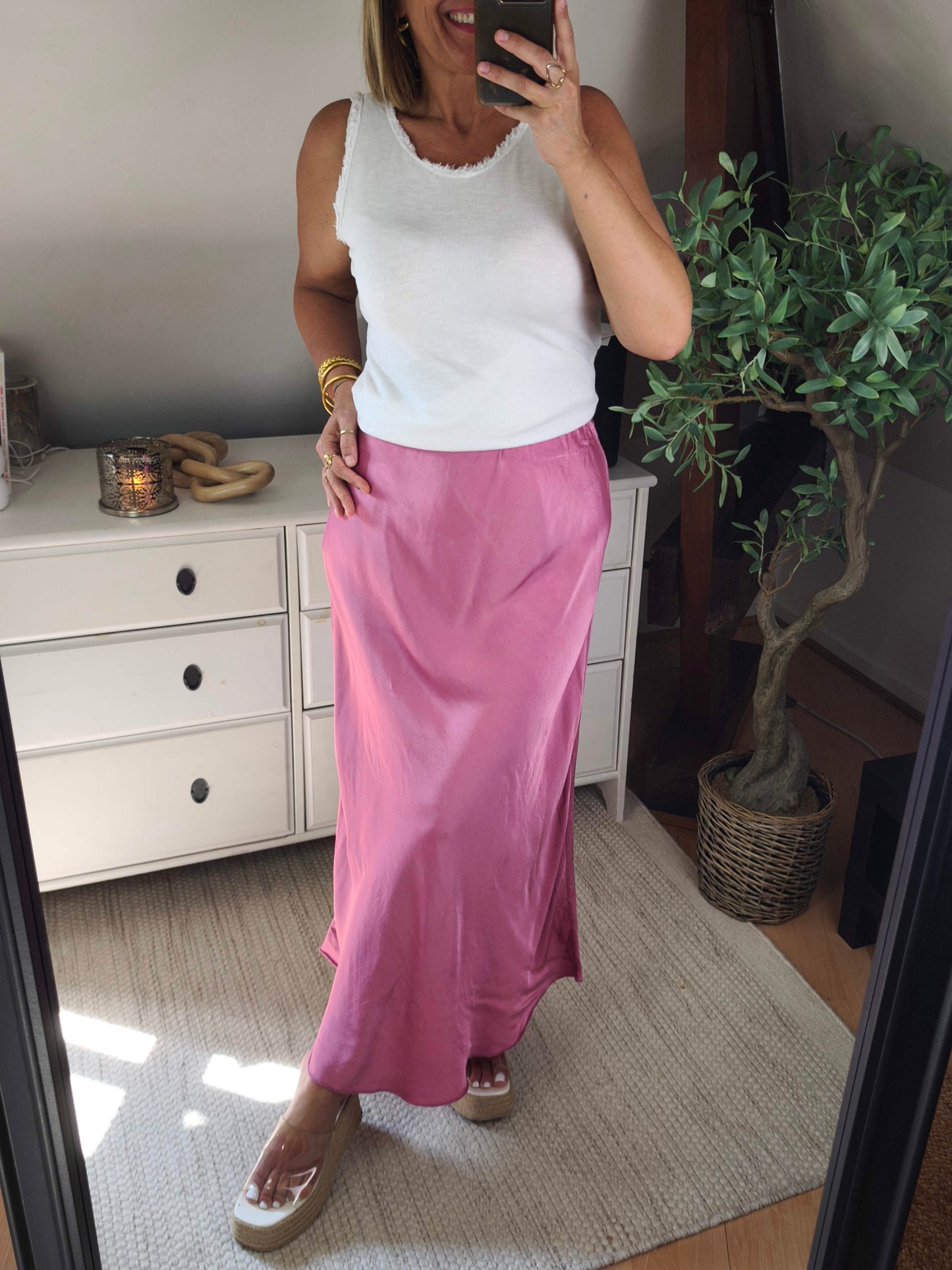 تنورة من الساتان الفسكوزي 