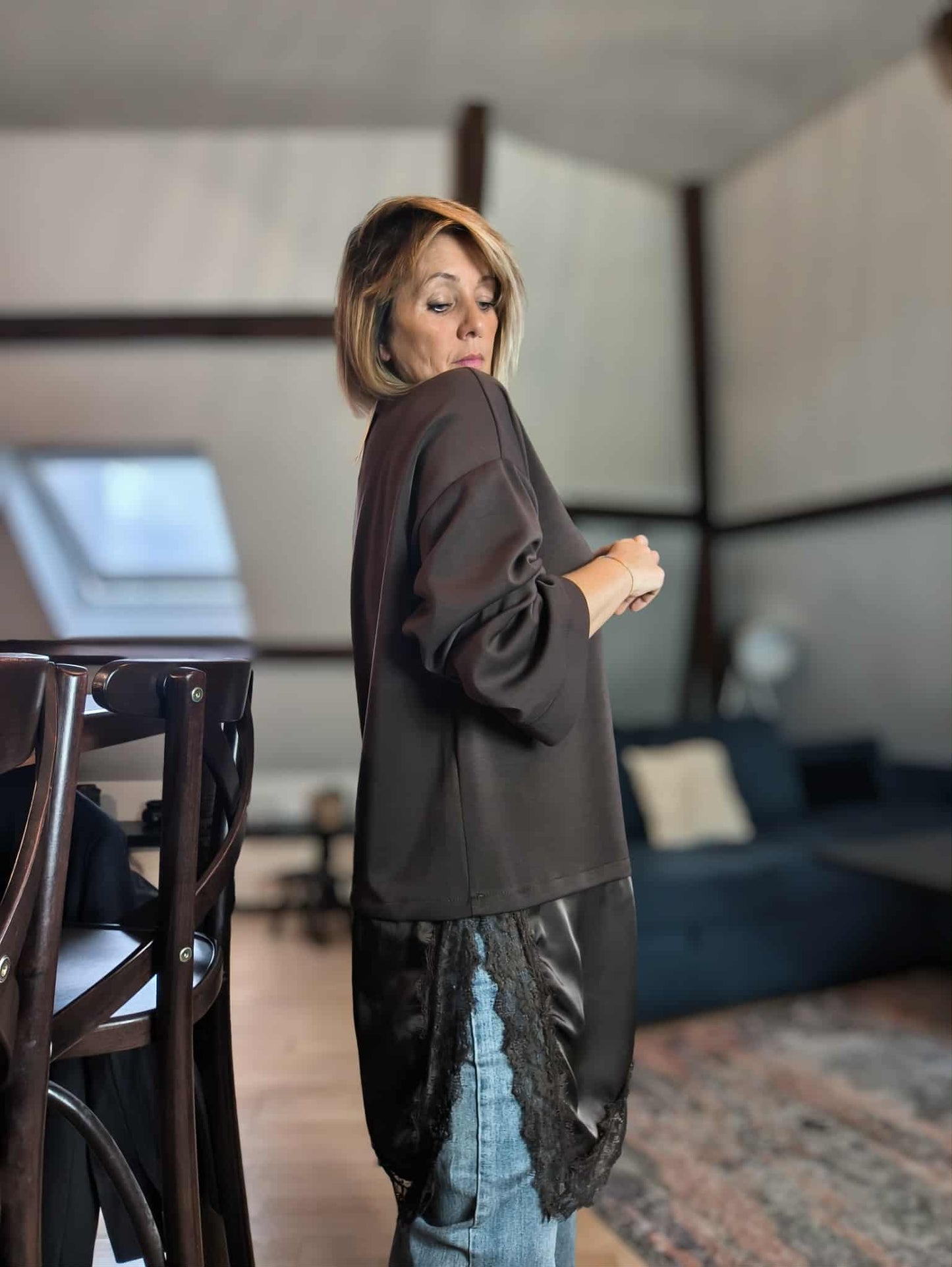 تي شيرت دانتيل 