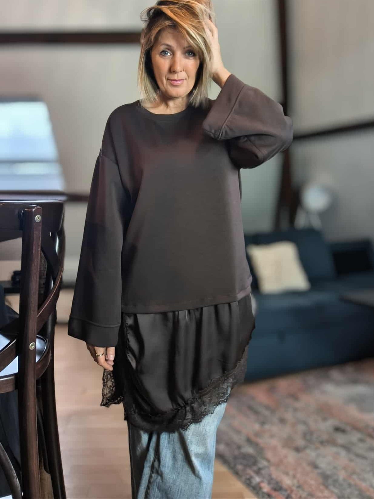 تي شيرت دانتيل 