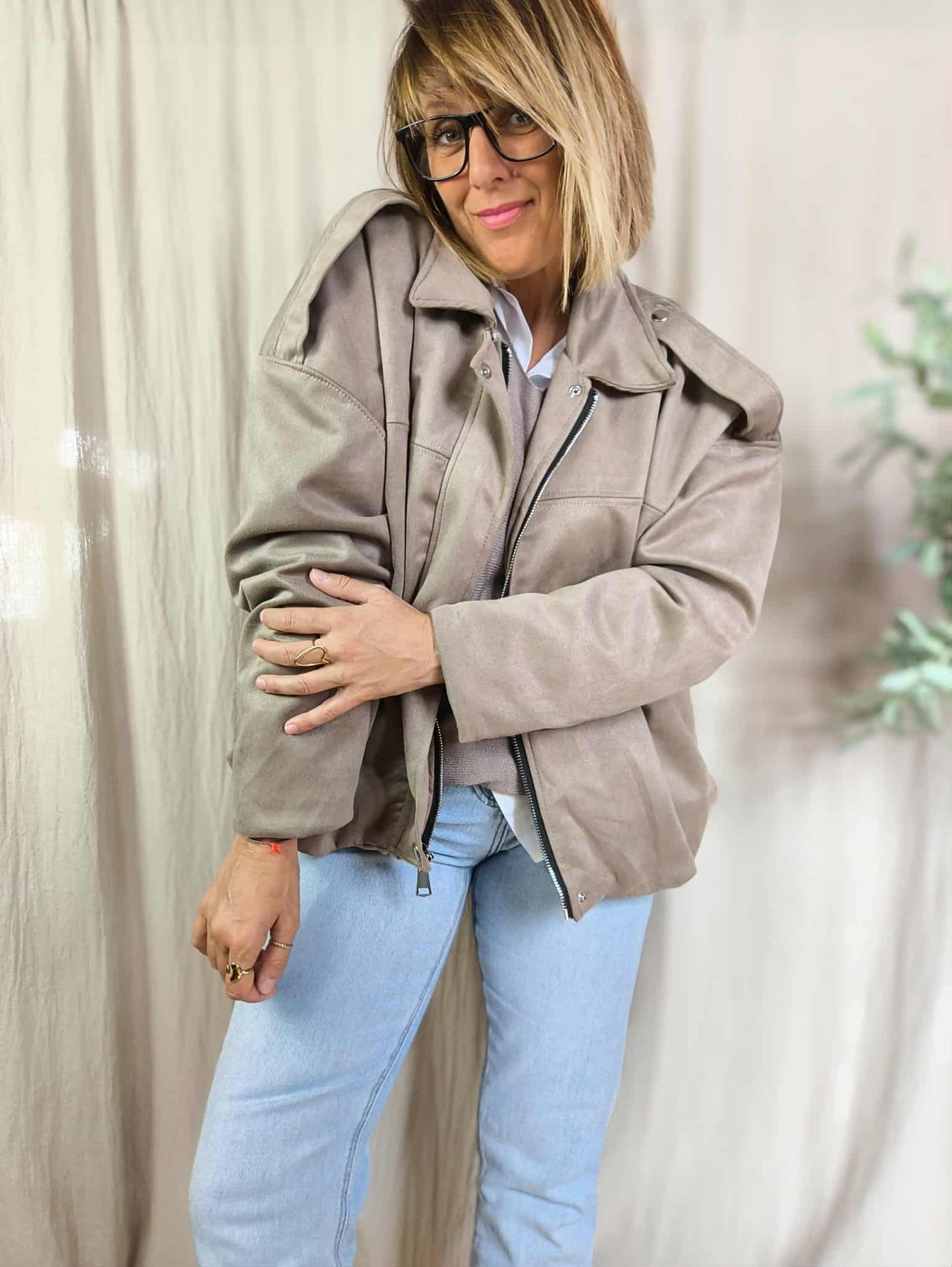 سترة من جلد الغزال 