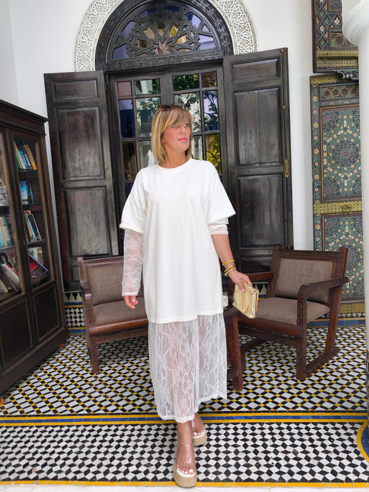 فستان من الدانتيل 